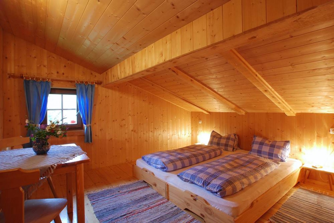 OBERGESCHOSS: ZWEIBETTZIMMER - 2 EINZELBETTEN