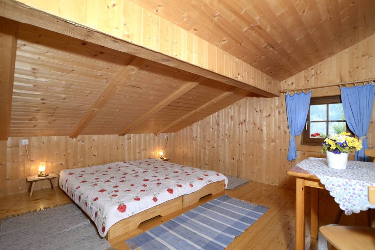 OBERGESCHOSS: ZWEIBETTZIMMER - 2 EINZELBETTEN